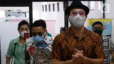 Denny Sumargo tiba untuk menjadi saksi di Pengadilan Negeri Jakarta Selatan, Kamis (7/7/2022). Jaksa penuntut Umum (JPU) menghadirkan Denny Sumargo sebagai saksi atas kasus dugaan penggelapan yang menjerat mantan manajernya, Ditya Andrista. (Liputan6.com/Herman Zakharia)