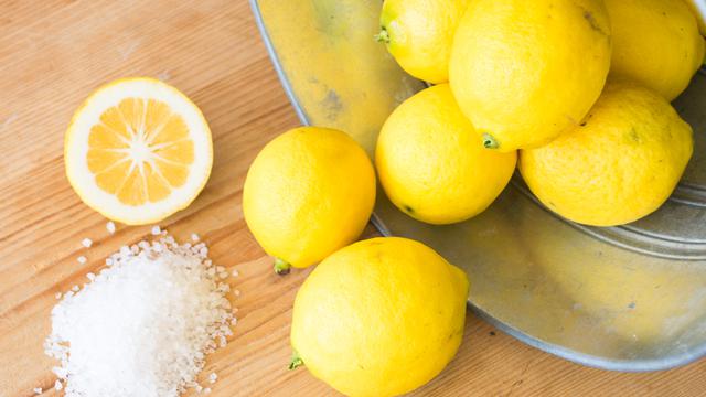[Bintang] Jus Lemon Campur Garam Bisa Obati Migrain dalam Sekejap, Oya?