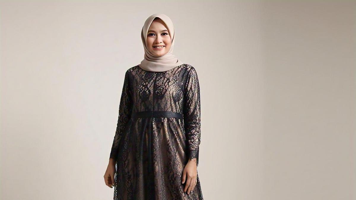 8 Model Gamis Hitam untuk Usia 40an, Tampil Awet Muda dan Stylish