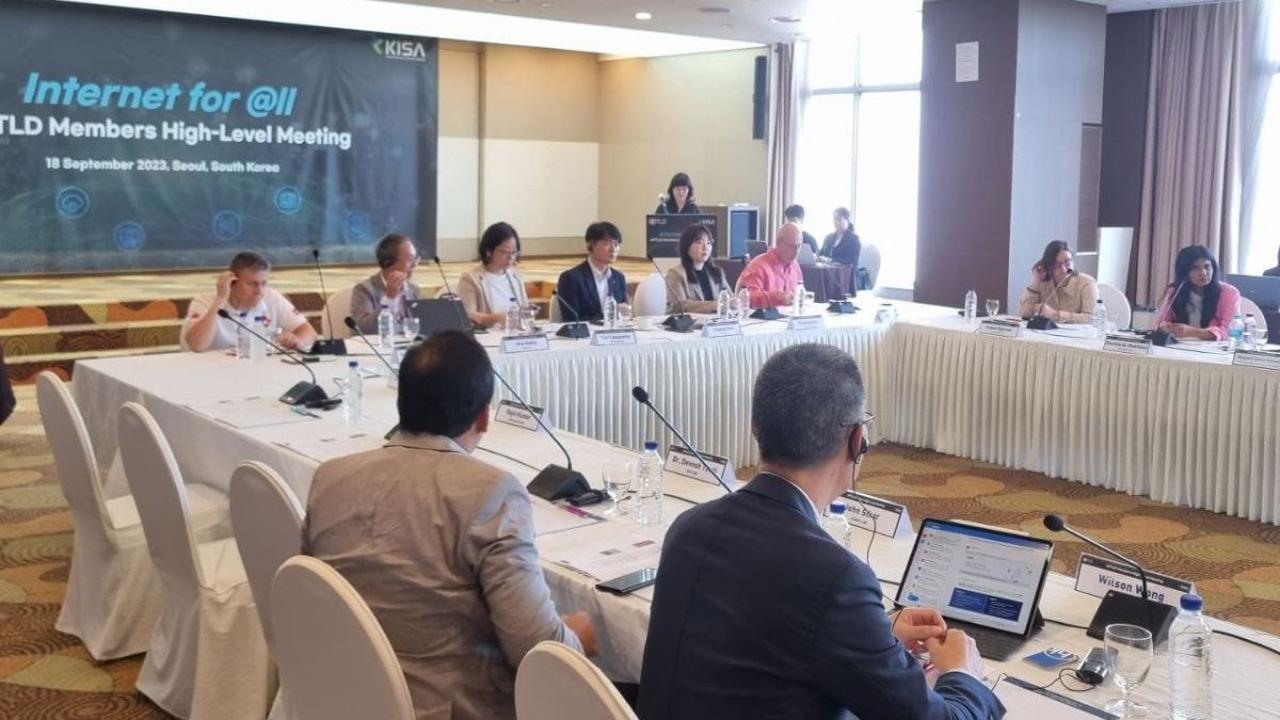 Menurut John, PANDI bersama organisasi internet regional lain berkomitmen&nbsp; menjaga dan mendukung DNS yang kuat dan terpercaya sebagai inti infrastruktur Internet global.&nbsp;&nbsp;