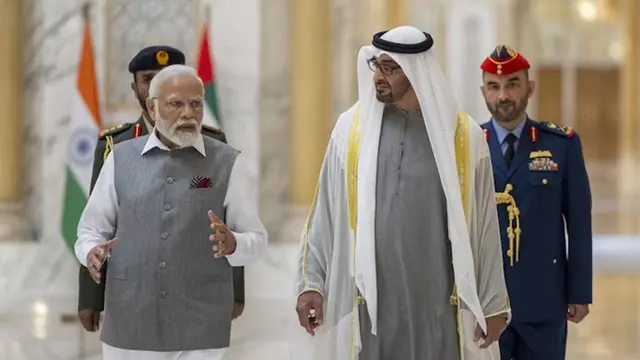 Presiden Uni Emirat Arab Syekh Mohammed bin Zayed Al Nahyan dan Perdana Menteri India Narendra Modi di Abud Dhabi, Selasa (13/2/2024).