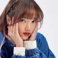 Kekasih Thariq Halilintar ini selalu tampil modis di berbagai kesempatan. Hampir semua gaya Fuji selalu cocok dengannya. Salah satunya, saat mengenakan jaket denim. Penampilan kasualnya dengan busana denim, terlihat makin keren dan trendi.(Liputan6.com/IG/@fuji_an)