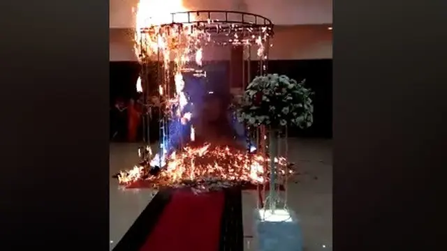 kembang api di pesta pernikahan (foto: twitter/ @penol86)