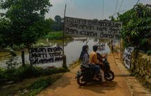FOTO: Gunung Sampah TPA Cipayung Longsor ke Kali Pesanggrahan, Jalan dan Pemukiman Warga 4 Bulan Kebanjiran