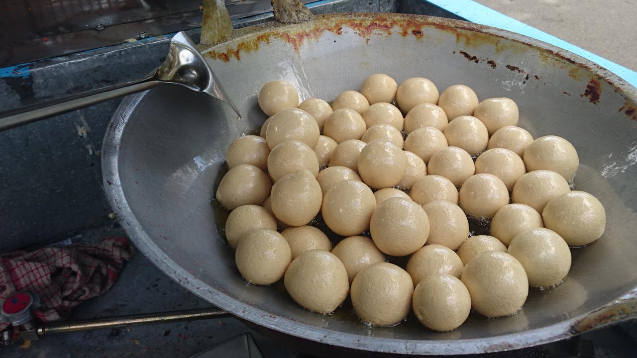 Berapa Kalori dan Nutrisi dari Tahu Bulat? serta Dampaknya bagi Kesehatan Jika Dikonsumsi Berlebihan