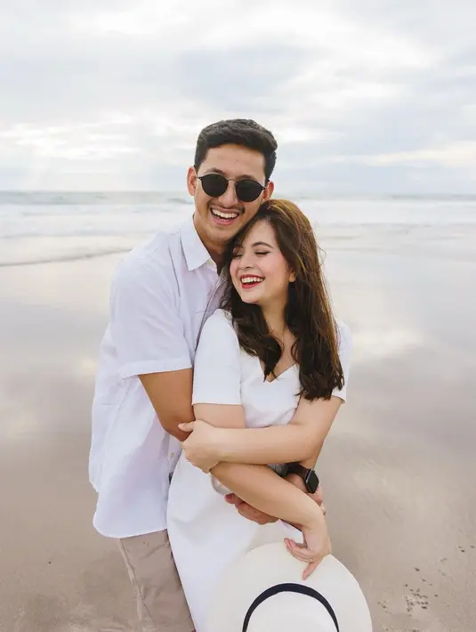 <p>Tasya Kamila dan Randi Bachtiar menikah pada tahun 2018 lalu. Mereka sudah dikaruniai seorang buah hati bernama Arrasya Wardhana Bachtiar. (Instagram/tasyakamila)</p>