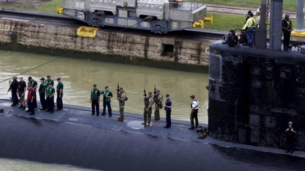 Potong jalur, kapal selam AS nekat lewati kanal di Panama