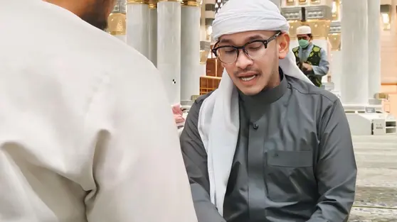 Ruben Onsu Belajar Al-Qur'an di Madinah, Dibimbing Ustaz Setiap Hari