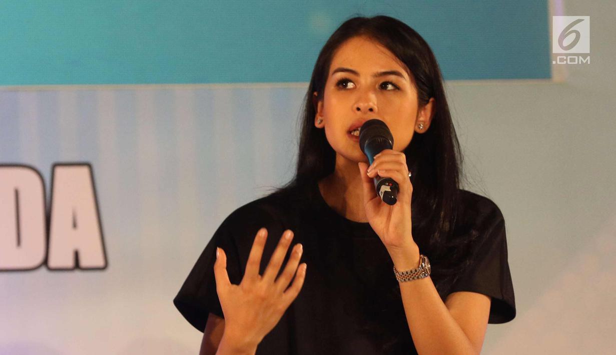 Artis Maudy Ayunda berbagi Inspirasi Muda di EGTC 2017 di Universitas Gadjah Mada, Yogyakarta, Rabu (1/11). EGTC 2017 berlangsung dua hari pada Selasa 31 Oktober 2017 dan Rabu 1 November 2017. (Liputan6.com/Helmi Afandi)