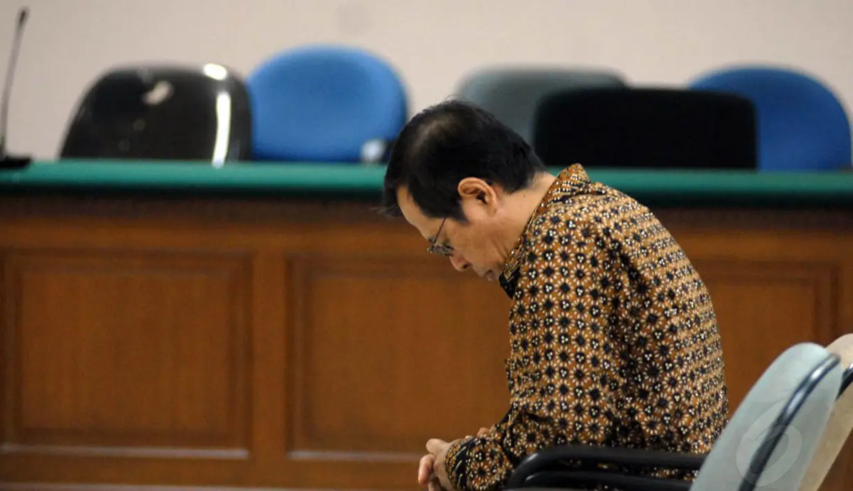 Terdakwa kasus kasus dugaan korupsi pelaksanaan kegiatan pertemuan dan konferensi internasional di Kemenlu tahun 2004-2005 itu pasrah saat Majelis Hakim membacakan vonis untuknya, Jakarta, Rabu, (23/7/14) (Liputan6.com/ Miftahul Hayat)