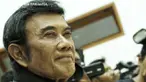 Usai putusan Ridho Rhoma dibacakan, Rhoma Irama tak kuasa menahan air mata.