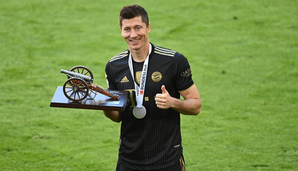 Musim lalu, Robert Lewandowski berhasil merebut gelar top skor Liga Jerman untuk yang ke-6 kalinya dan ke-4 secara beruntun. Total 41 golnya musim lalu melampaui rekor 40 gol yang dipegang Gerd Mueller pada 1971/1972. Bagaimana dengan musim ini, adakah pesaing? (Foto: AFP/Pool/Sven Hoppe)