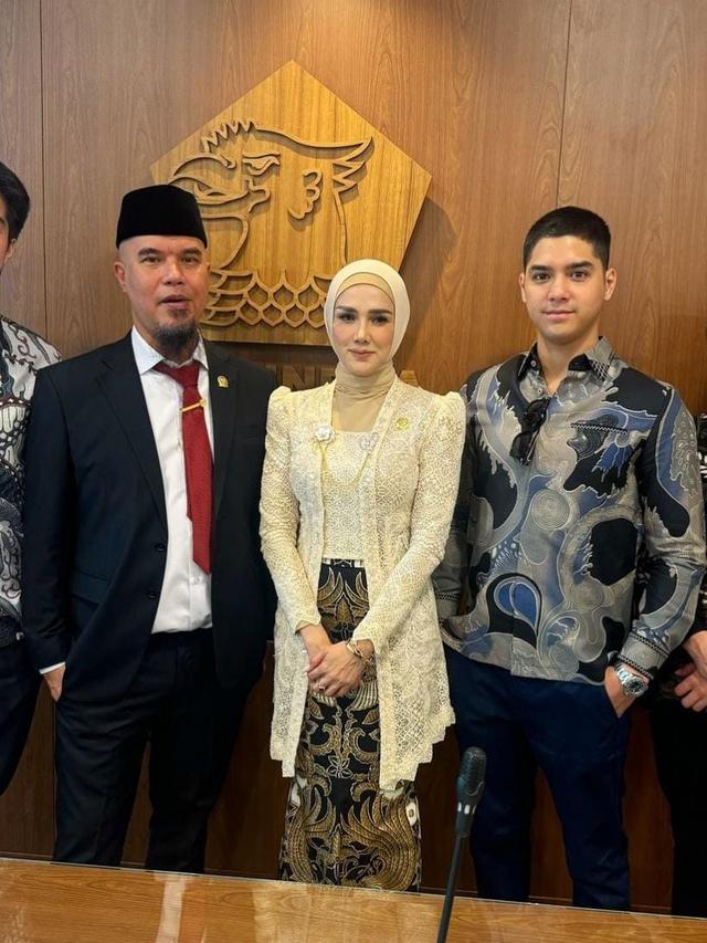Ahmad Dhani dan Mulan Jameela. (Dok. Instagram @alghazali7).
