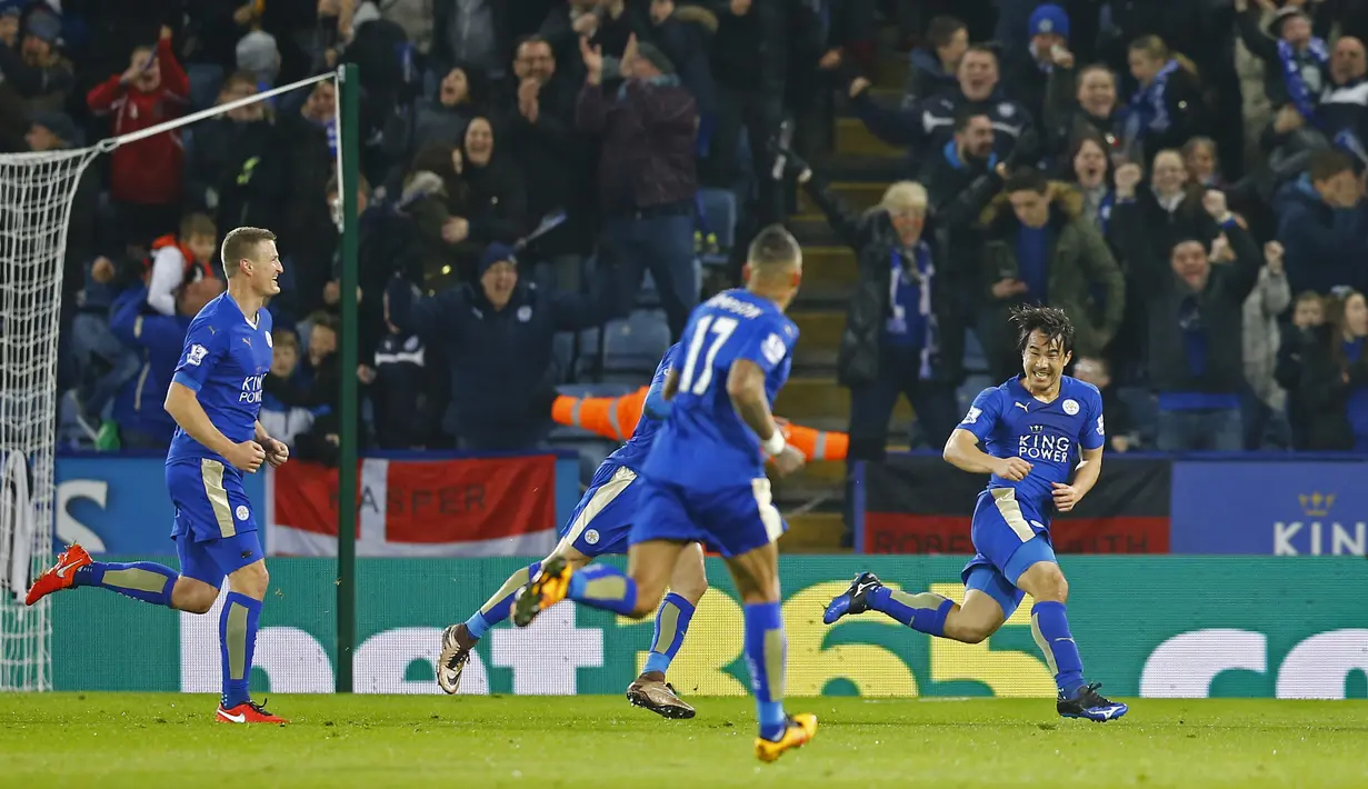 Pemain Leicester City, Shinji Okazaki, merayakan gol yang dicetaknya ke gawang Newcastle United dalam laga Liga Inggris di Stadion King Power, Selasa (15/3/2016) dini hari WIB. (Reuters/Darren Staples)