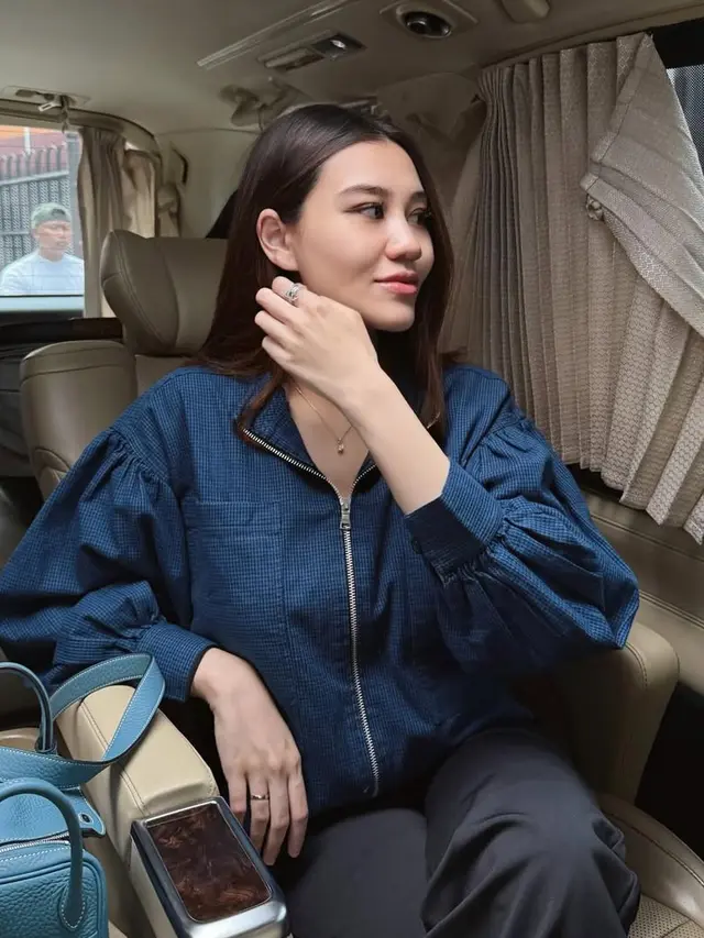 Gaya Stylish Aaliyah Massaid Saat Momong Anak, Jalani Motherhood dengan Happy