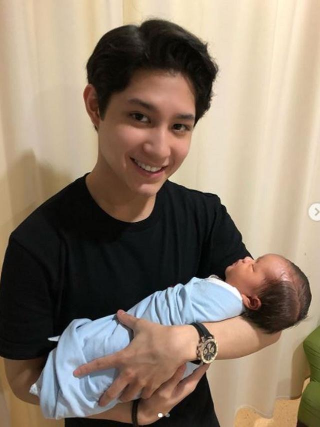 Istri Teuku Rafly Melahirkan, Teuku Rassya Punya Adik Baru - News