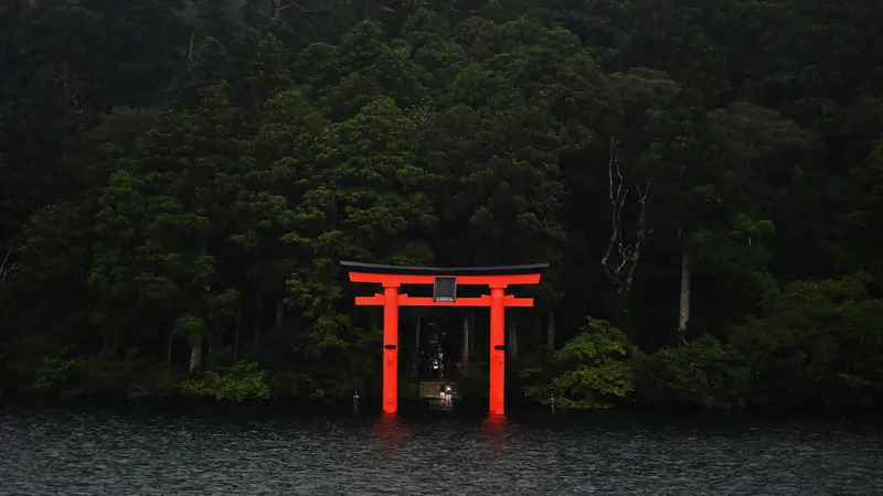 Menikmati Keindahan Danau Ashi di Jepang