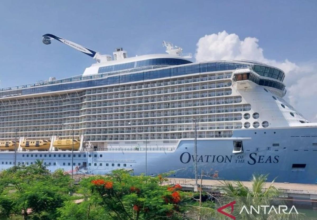 kapal pesiar berbendera Bahama milik Royal Caribbean