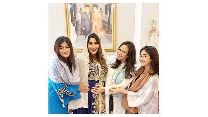 Pamer Perut Buncit, Ini 7 Potret Tania Nadira Hamil Anak Ketiga (Sumber: Instagram/@tanianadiraa)