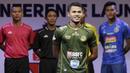 Pemain PS Tira, Dimas Drajad berpose saat Peluncuran Shopee Liga 1 di SCTV Tower, Jakarta, Senin (13/5). Sebanyak 18 klub akan bertanding pada Liga 1 mulai tanggal 15 Mei. (Bola.com/Vitalis Yogi Trisna)
