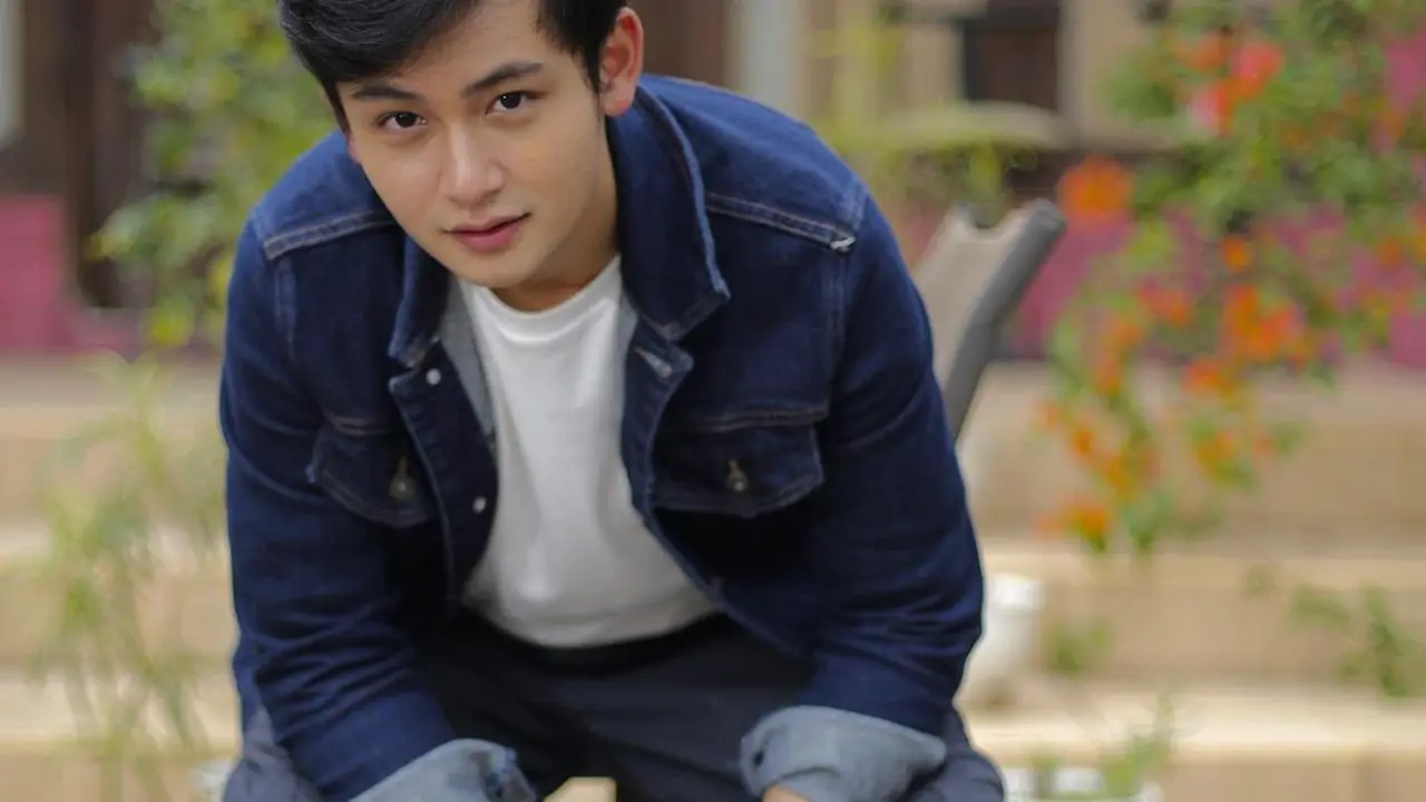 Gaya Randy Martin Saat Menggunakan Denim. (Sumber: Instagram/randymartinnn)