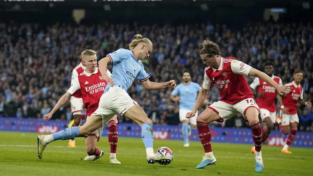 Foto: Manchester City Bangunkan Arsenal dari Mimpi, The Gunners Belum Layak jadi Juara Liga Inggris