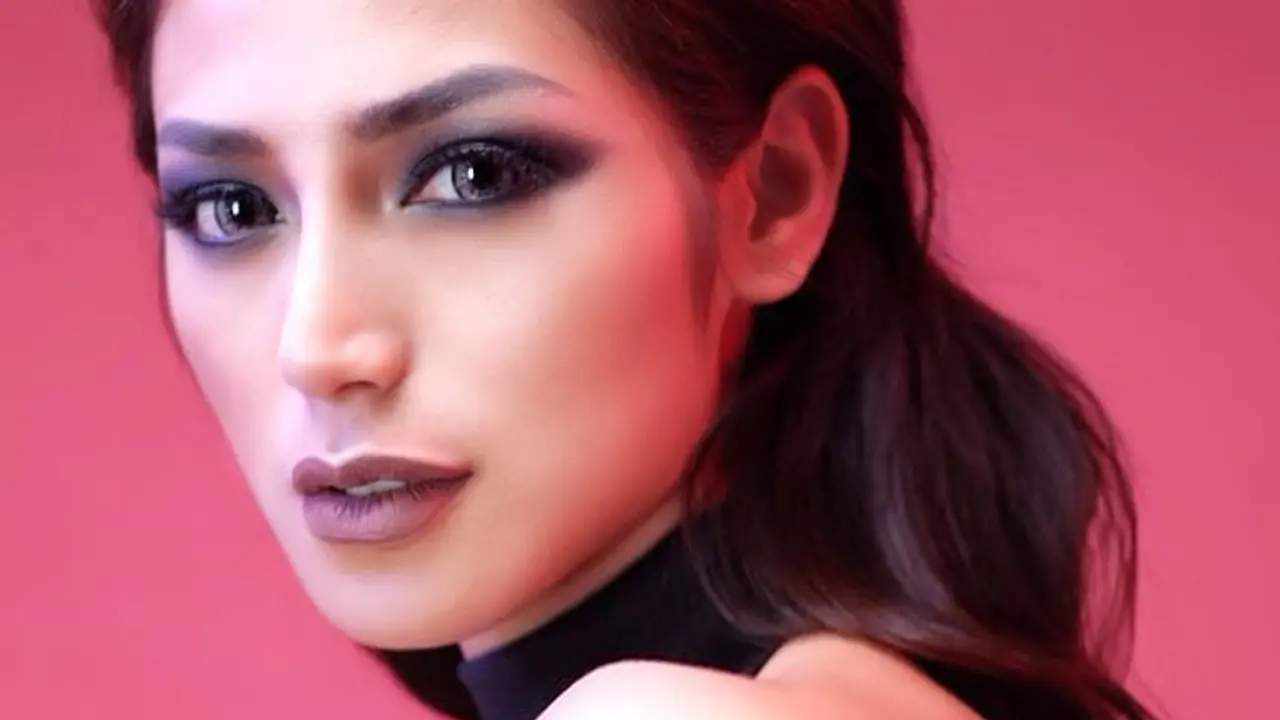 [Bintang] Anti Monoton, Vampire Makeup Jessica Iskandar Ini Selalu Mencuri Hati