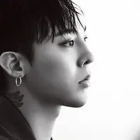G-Dragon merupakan salah satu idol Korea Selatan yang multi talenta. Selain jago soal rap, ia juga dianugerahi dengan wajah yang tampan. Ia juga idol yang melek dengan fashion. (Foto: Soompi.com)