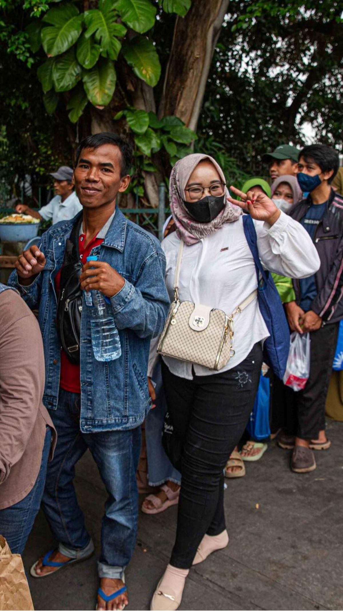 Hal tersebut bisa dilihat dari antusiasme warga ibu kota yang mengantre untuk masuk ke dalam bus wisata gratis Transjakarta pada Selasa (26/12/2023).<br>