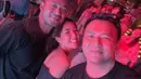Wijaya Saputra alias Wijin bersama mantan kekasihnya, Gisella Anastasia dan seorang teman mereka di acara ulang tahun ke-40 Sammy Simorangkir. (Instagram @jaysforeal)