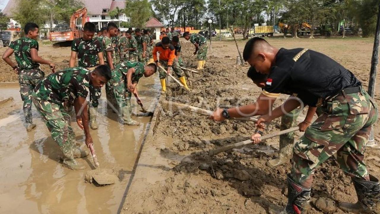 Mendagri Minta Tambahan BKO TNI/Polri Percepat Pembersihan Lumpur Banjir Aceh