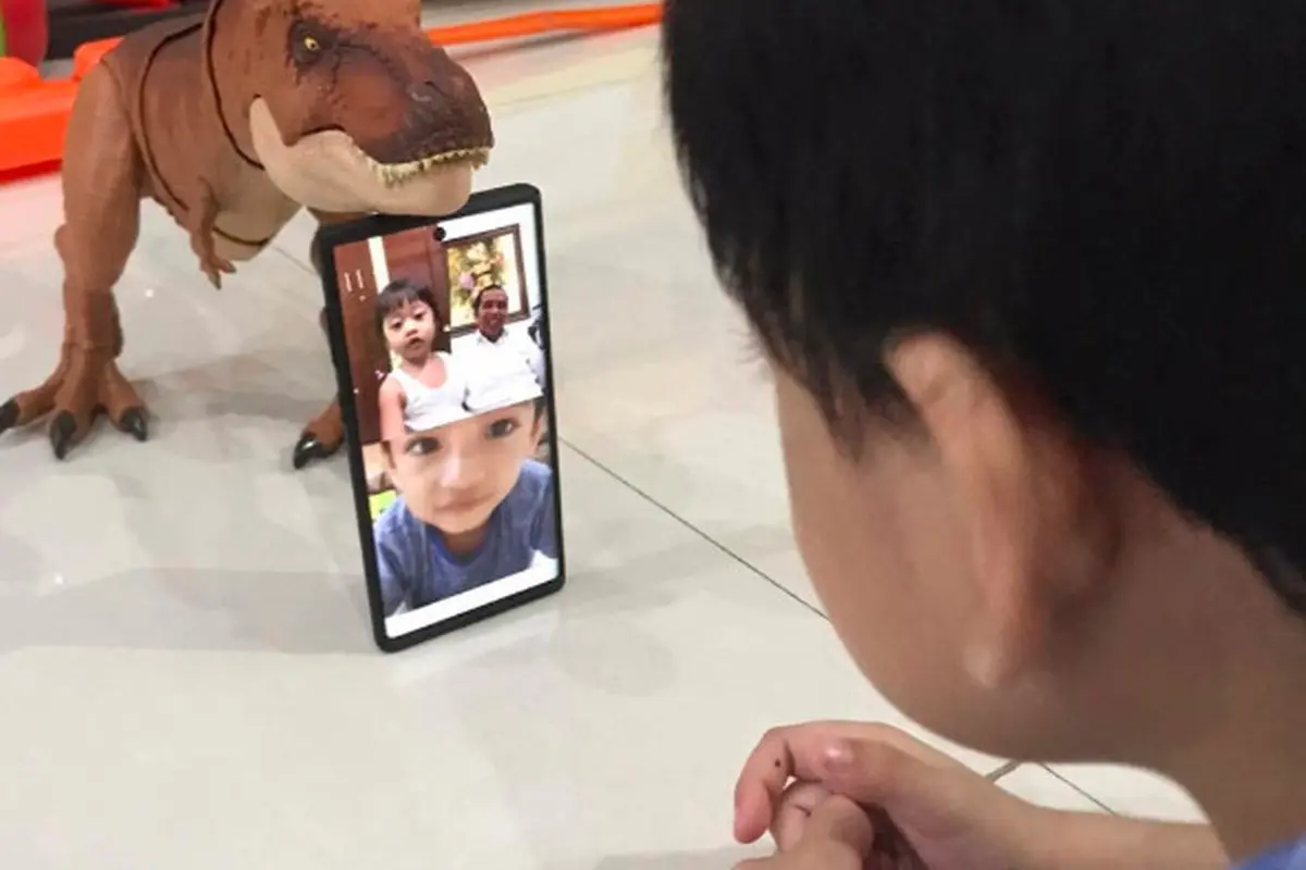Jokowi Video call dengan Jan Ethes dan Sedah Mirah