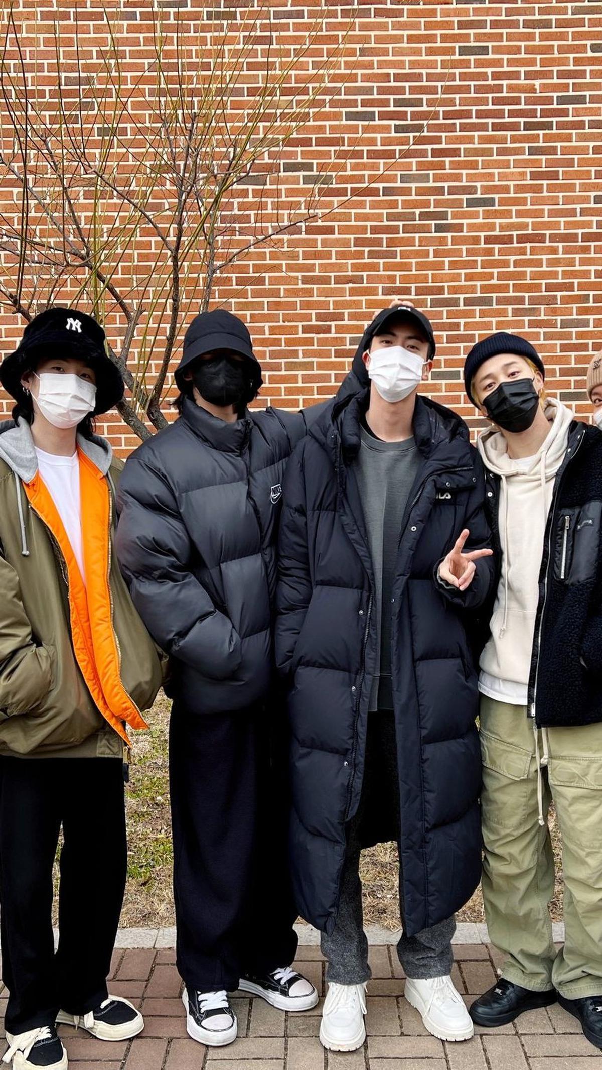 HYBE dan Aktivitas Perusahaan Selama <br>BTS Wajib Militer
