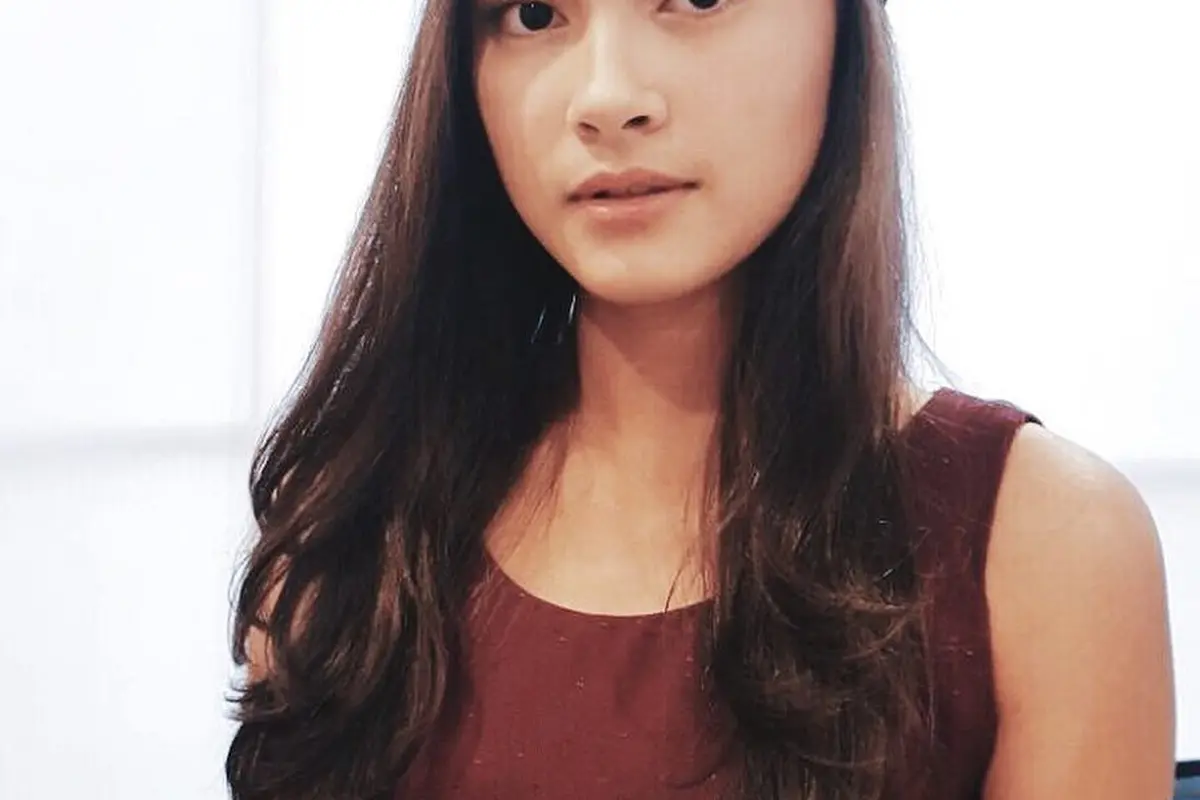 [Bintang] Ditaksir Idol Korea, Intip 4 Gaya Seru Caitlin Halderman