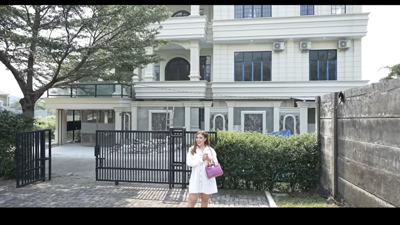 Rey Utami Dinobatkan Jadi Artis Paling Kaya di Indonesia, dari Mana Sumber Hartanya?