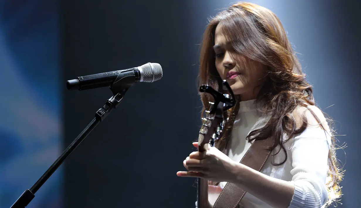 Jika tak ada arah melintang, album ke-2 Sheryl yang bertajuk II ini akan rilis pada bulan Maret 2017 mendatang. Judul yang cukup unik ini ternyata punya tiga makna tersendiri bagi si penyanyi multitalenta ini. (Deki Prayoga/Bintang.com)