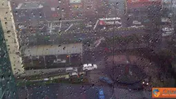 Angin disertai Hujan Deras Melanda Senayan