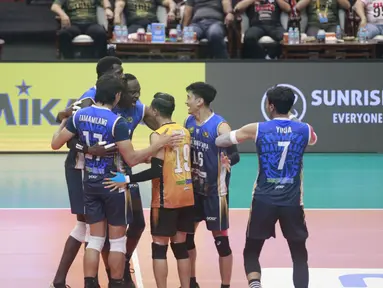 Tim putra Jakarta Bhayangkara Presisi dipastikan mendampingi juara bertahan Jakarta LavAni Allobank Electric pada grand final PLN Mobile Proliga 2024 yang akan berlangsung di Indonesia Arena Senayan Jakarta, Minggu (21/7/2024). Kepastian itu didapat setelah klub milik Polri itu mencatat kemenangan atas Jakarta STIN BIN dengan skor 3-0 (25-18, 25-12, 25-20) pada hari terakhir putaran kedua babak final four di GOR Jatidiri, Semarang, Jawa Tengah, Minggu (14/7/2024). (Dok. PBVSI)