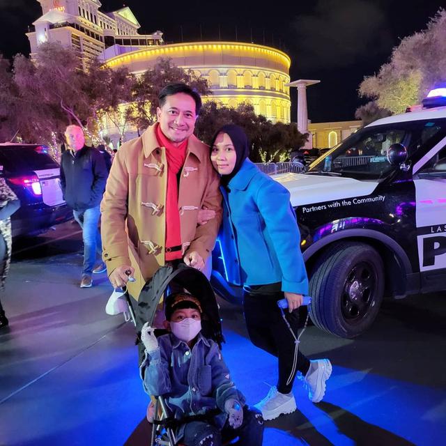 6 Potret Sarni Istri Ivan Fadilla saat Momong Anak, Kerap Tampil Sederhana