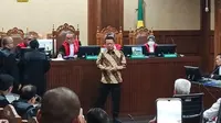 Febrie Adriansyah Tiba untuk Sidang Perdana, Ini Penampilannya