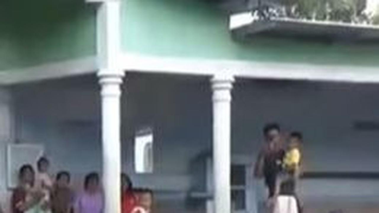 Keseruan Tradisi Ciblon Musik Air di Klaten, Ibu-Ibu Kolaborasikan Ritme Lagu dengan Suara Air