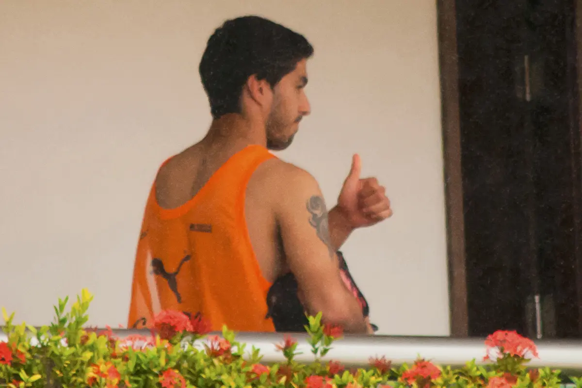 Hobi Gigit, Luis Suarez Dipaksa Angkat Kaki dari Hotel