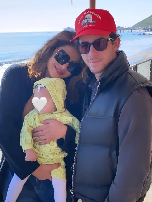 Potret Priyanka Chopra dan Nick Jonas bersama putrinya, Malti. (Foto: Instagram/priyankachopra)
