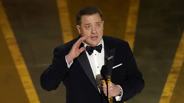 Brendan Fraser menang Piala Oscar 2023 lewat film The Whale. (Foto: AP Photo/Chris Pizzello)