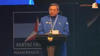SBY selaku Ketua Umum Partai Demokrat memberikan pidato di depan ribuan kader partai (Liputan6.com/Herman Zakharia)