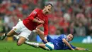 Gelandang Manchester United, Cristiano Ronaldo, dijatuhkan gelandang Chelsea, Joe Cole, pada laga Premier League di Stadion Old Trafford, Manchester, Minggu (23/9/2007). (AFP/Andrew Yates)