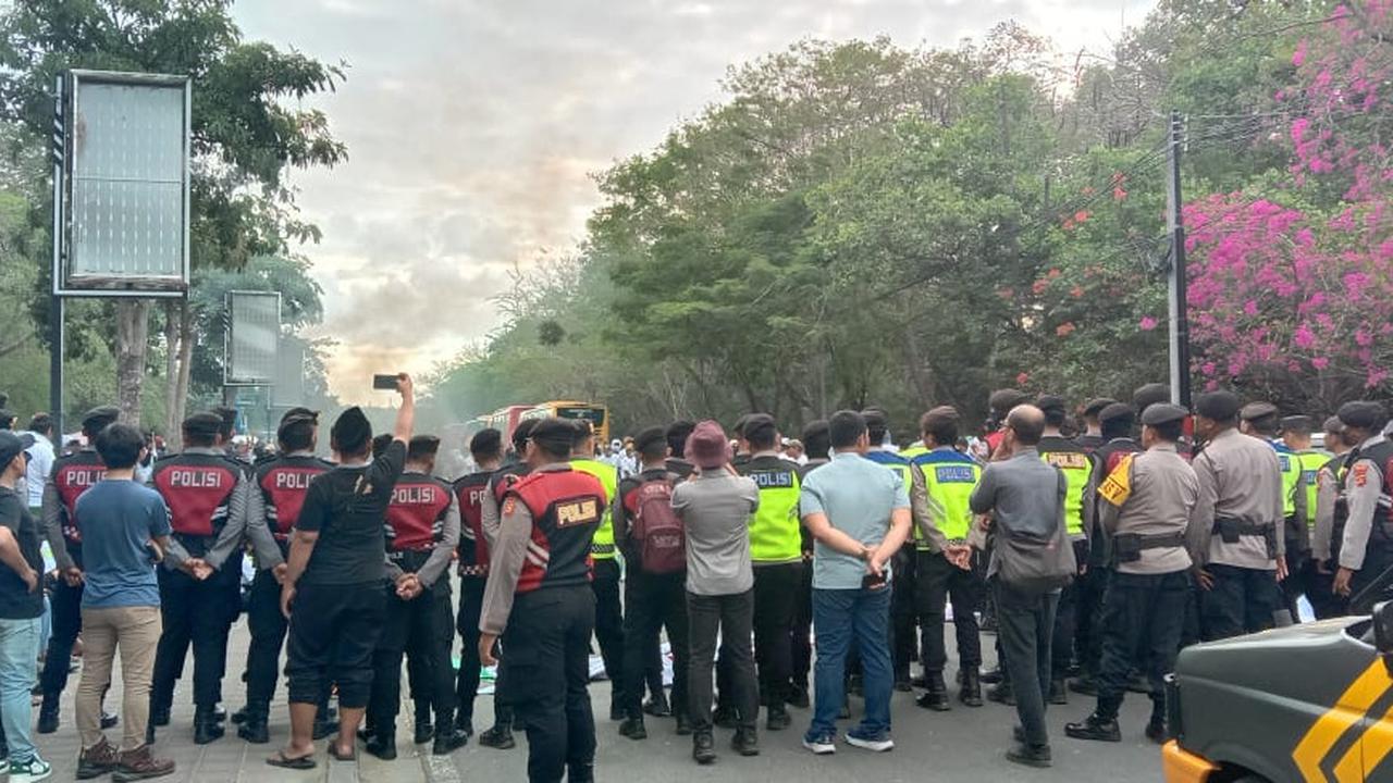 Belum Resmi Mulai Dibuka, Muktamar PKB Sudah Didemo Massa Bawa Spanduk 'Tangkap Muhaimin