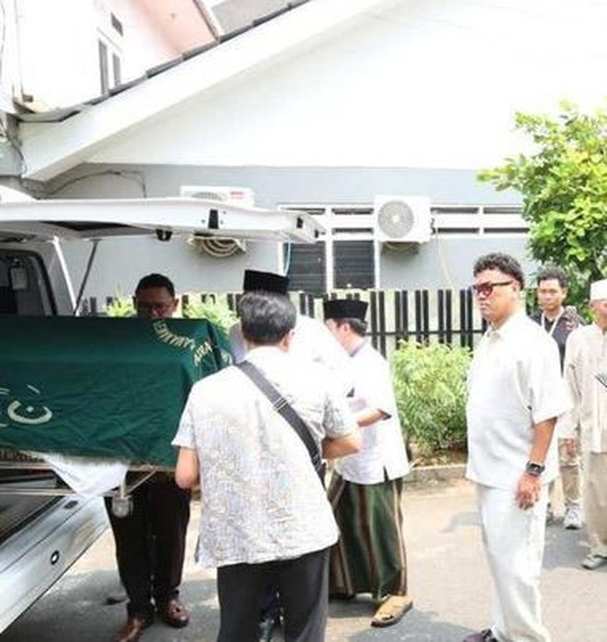 Sang Ayah Meninggal Dunia, Uya Kuya Rasakan Duka&nbsp;Mendalam