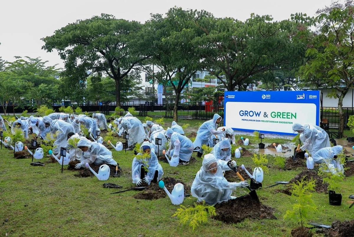 Program BRI Menanam – Grow & Green penanaman dan pemberian 3.000 bibit pohon produktif dan pohon keras di Kiara Artha Park, Bandung