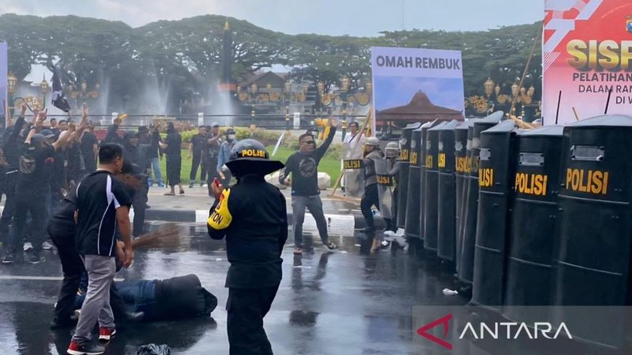 Fakta Unik Sispamkota Polresta Malang: 1.000 Personel Gabungan Latih Pengamanan Kerusuhan di Balai Kota